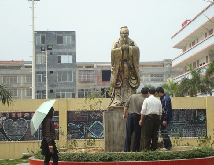 广西上林县民族实验学校所做孔子像