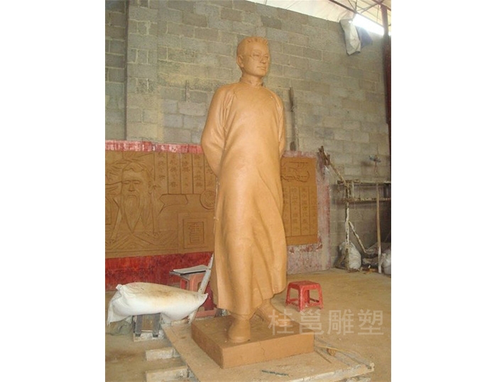 南宁市上尧小学所做的陶行知雕塑泥稿