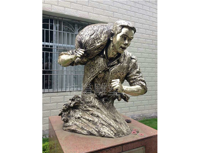 战士雕塑